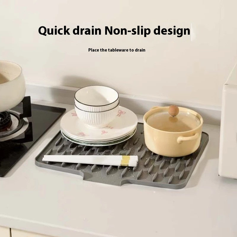 SlopeFlow™ Kitchen Mat – Drains Water Fast, Shields from Heat
